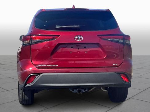 Used 2020 Toyota Highlander XLE image 5