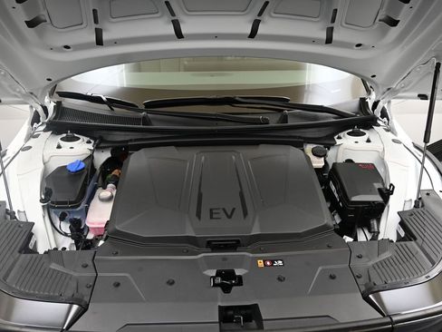 New 2025 Hyundai Ioniq 5 SEL image 10