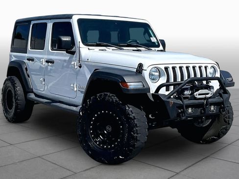 Used 2019 Jeep Wrangler Unlimited Sport S AWD/4WD image 3