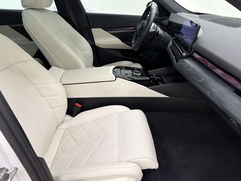 Certified 2024 BMW i5 eDrive40i w/ Executive Package RWD image 28