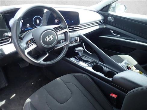 Used 2025 Hyundai Elantra SEL FWD image 8