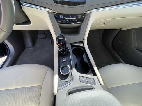 Certified 2022 Cadillac XT5 Premium Luxury image 35