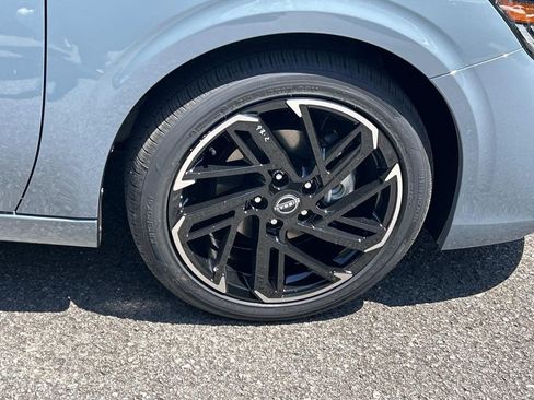 New 2026 Nissan Sentra SR w/ Floor Mat Package FWD image 9