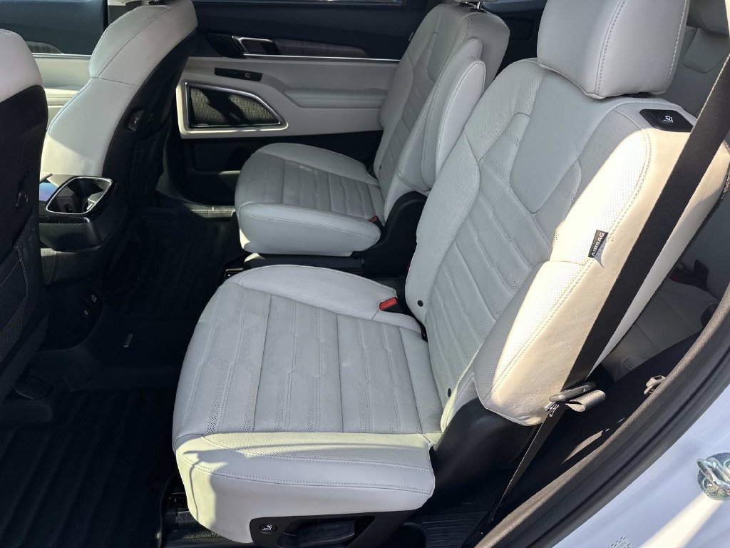 Used 2024 Kia Telluride SX Prestige w/ Towing Package AWD/4WD image 12