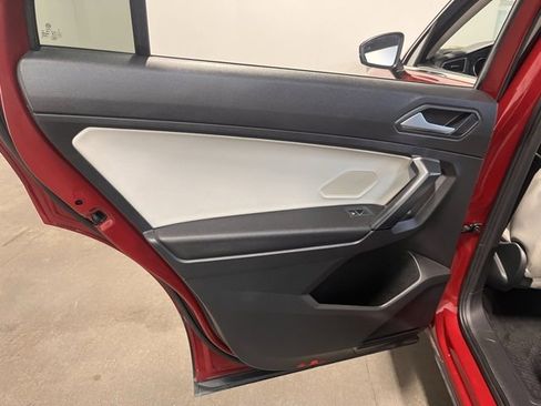 Used 2019 Volkswagen Tiguan SE image 19