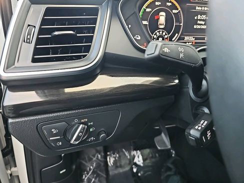 Used 2020 Audi Q5 e Premium Plus w/ Premium Plus Package AWD/4WD image 35