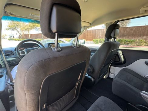 Used 2016 Dodge Grand Caravan SXT w/ Rear Park Assist Package image 28