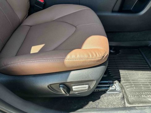 Certified 2025 Toyota Grand Highlander AWD image 26