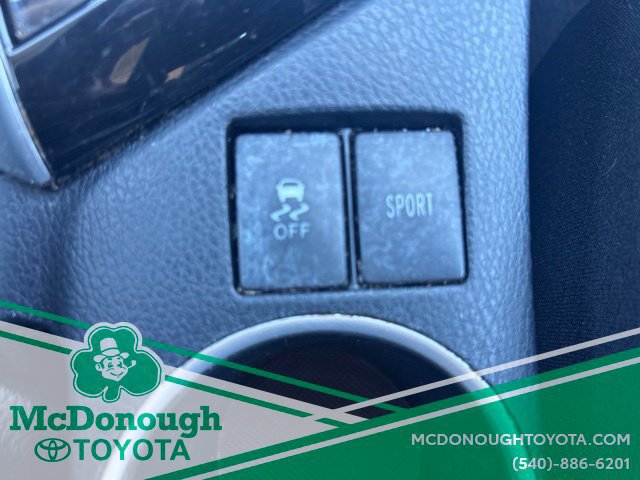 Used 2017 Toyota Corolla SE w/ Carpet Mat Package (TMS) FWD image 17