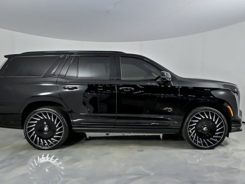Used 2025 Cadillac Escalade V w/ LPO, ONYX Package image 14