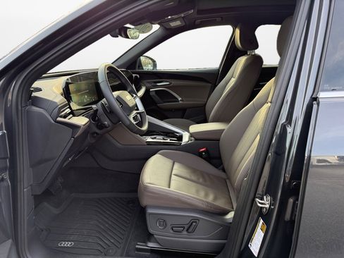 Certified 2025 Audi Q5 Premium w/ Convenience Package image 9