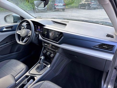 Used 2023 Volkswagen Taos SE w/ Panoramic Sunroof Package FWD image 28