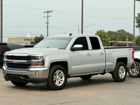 Used 2018 Chevrolet Silverado 1500 LT w/ All Star Edition AWD/4WD image 40