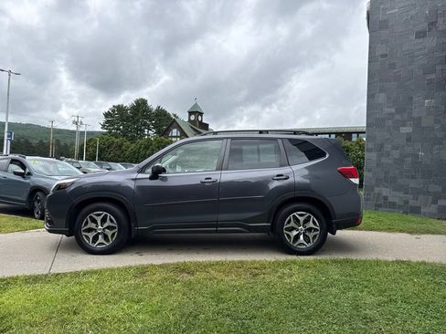 Used 2022 Subaru Forester Premium AWD/4WD image 7