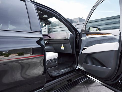 Used 2026 Cadillac Escalade Platinum Sport w/ LPO, Floor Liner Package image 24