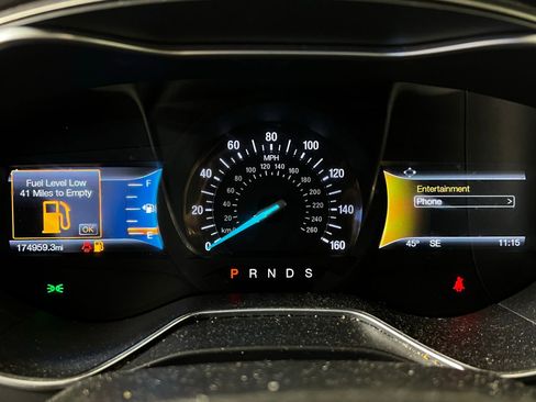 Used 2017 Ford Fusion SE w/ Fusion SE Technology Package image 10