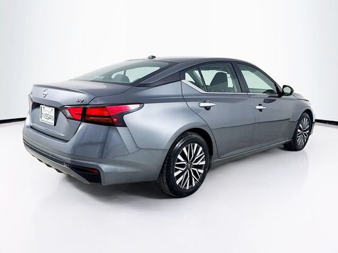Used 2024 Nissan Altima 2.5 SV FWD image 8