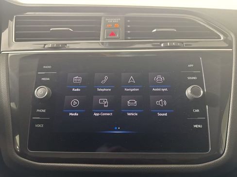 Certified 2024 Volkswagen Tiguan SE image 15