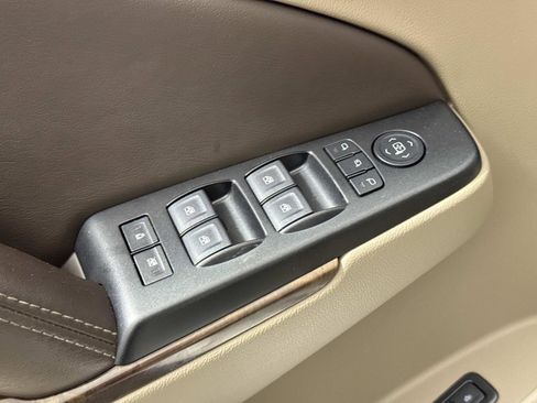 Used 2019 Chevrolet Tahoe LT w/ Luxury Package AWD/4WD image 18