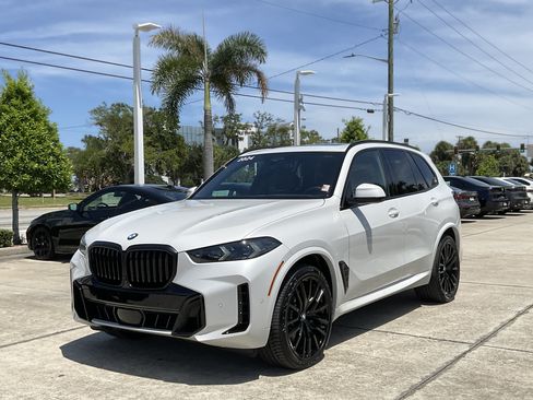 Used 2024 BMW X5 sDrive40i w/ M Sport Package RWD image 3