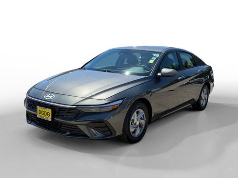 Certified 2026 Hyundai Elantra SE FWD image 1