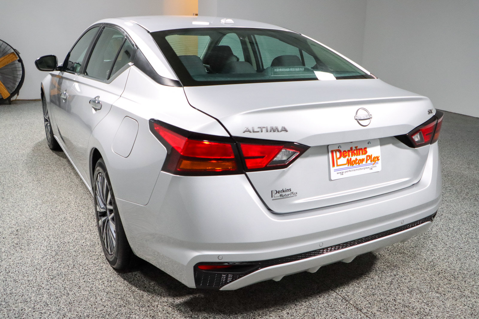 Used 2024 Nissan Altima 2.5 SV FWD image 9