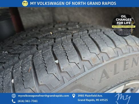 Used 2025 Volkswagen Atlas Cross Sport SEL Premium R-Line image 35