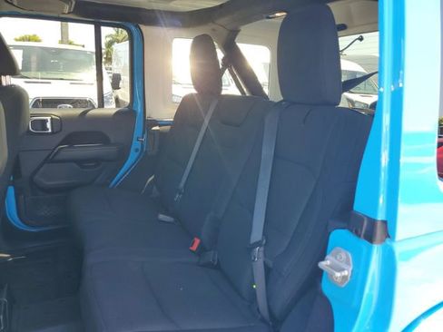 Used 2021 Jeep Wrangler Unlimited Sahara AWD/4WD image 11