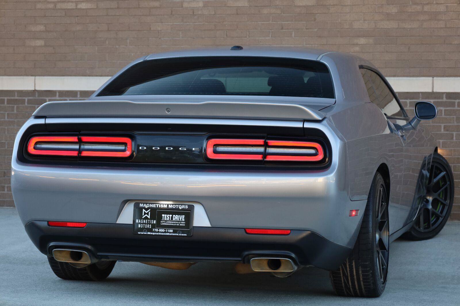Used 2018 Dodge Challenger R/T RWD image 11