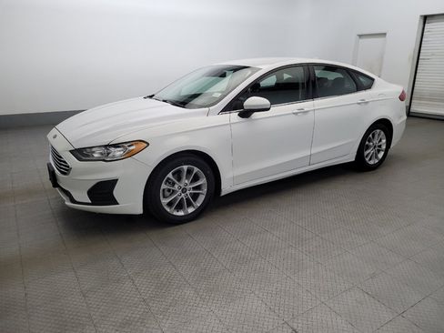 Used 2020 Ford Fusion SE FWD image 2