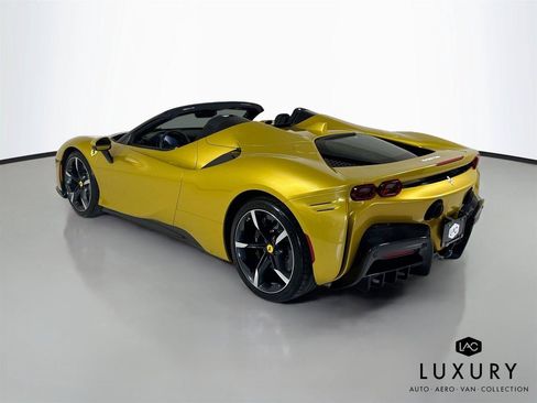 Used 2022 Ferrari SF90 Spider AWD/4WD image 8