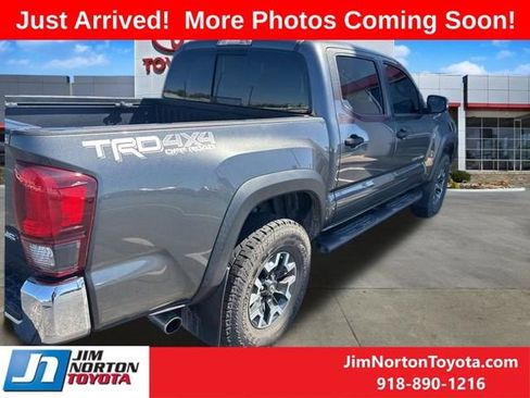 Used 2018 Toyota Tacoma TRD Off-Road image 5