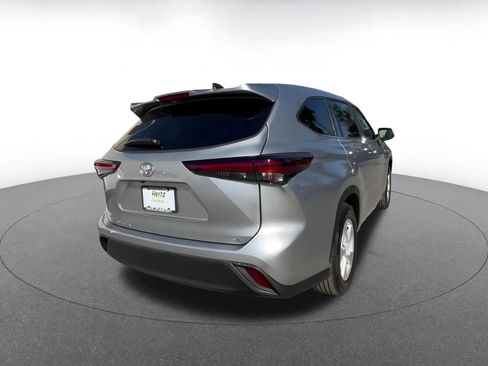 Used 2025 Toyota Highlander LE image 14