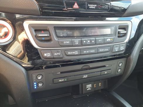 Used 2017 Honda Pilot Elite image 16