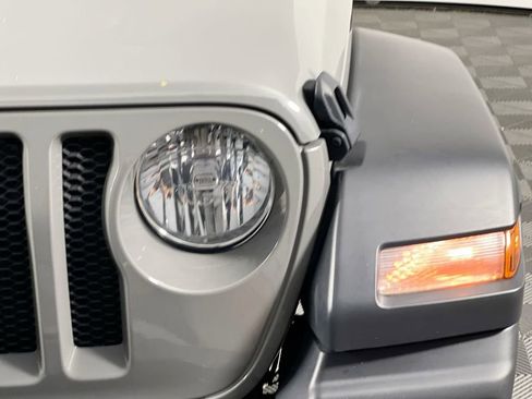 Used 2023 Jeep Wrangler Unlimited Sport AWD/4WD image 9