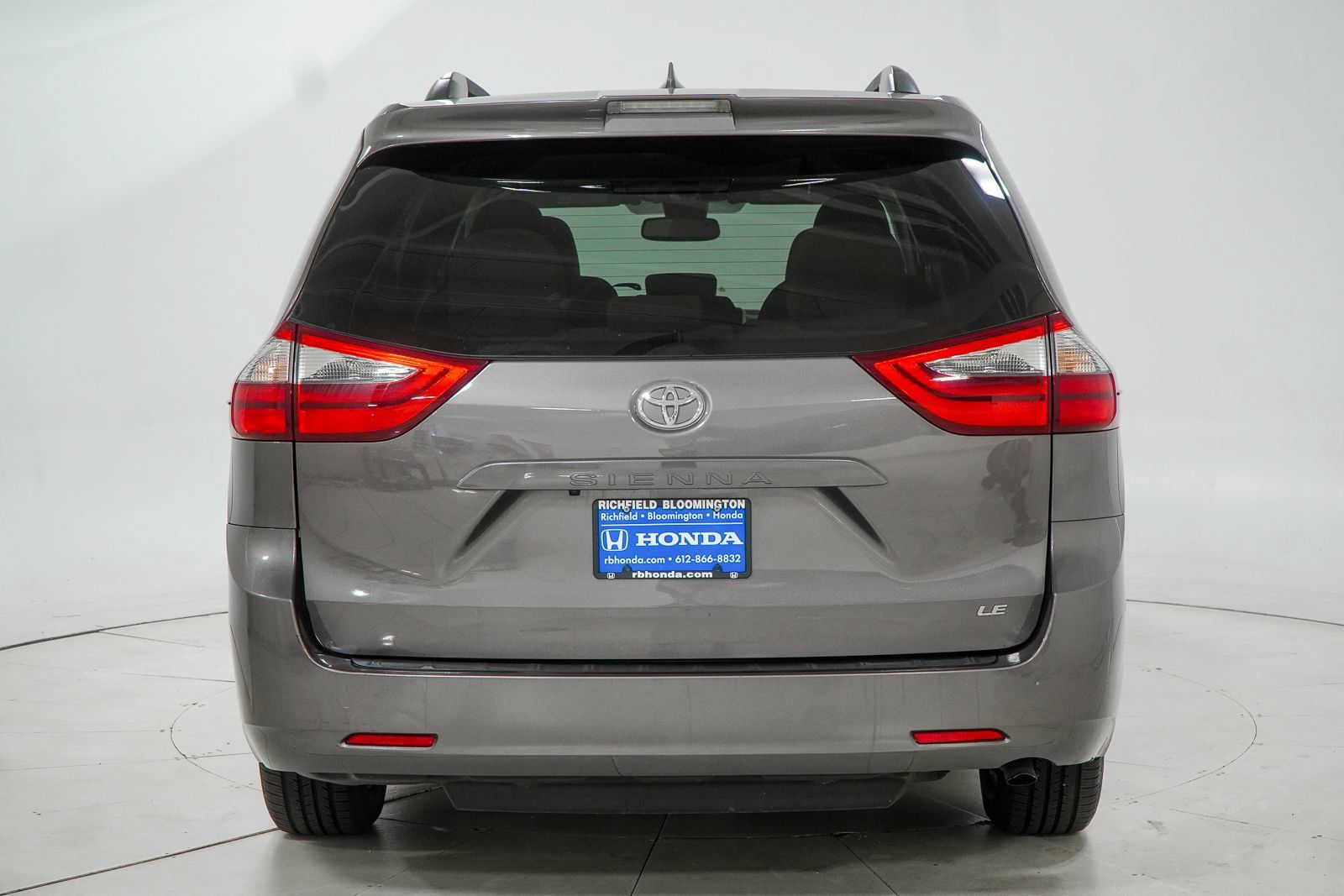 Used 2020 Toyota Sienna LE FWD image 9
