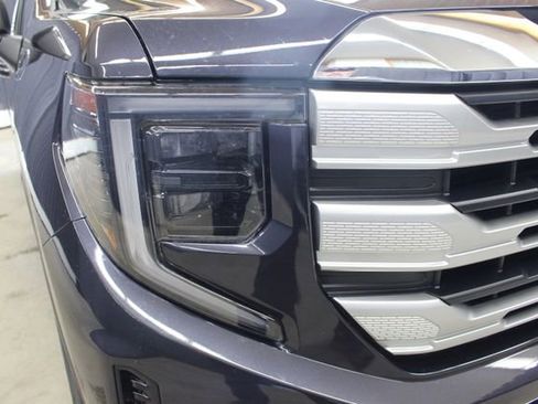 Used 2022 GMC Sierra 1500 SLE AWD/4WD image 4