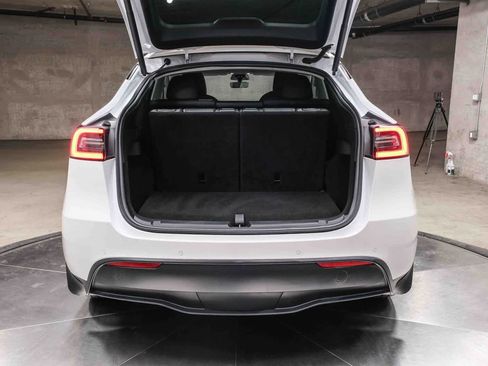 Used 2022 Tesla Model Y Long Range AWD/4WD image 27