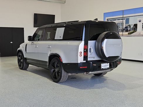 Used 2023 Land Rover Defender 130 X-Dynamic SE AWD/4WD image 6