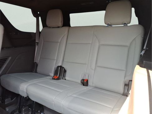Used 2022 Chevrolet Tahoe Z71 w/ Z71 Off-Road Package AWD/4WD image 15
