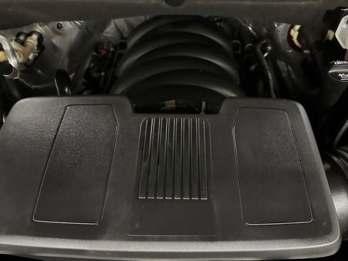 Used 2021 Chevrolet Suburban RST w/ Luxury Package AWD/4WD image 7