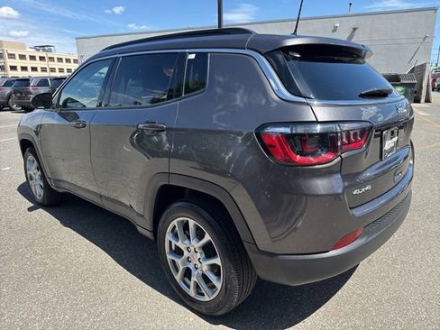 Used 2022 Jeep Compass Latitude AWD/4WD image 16