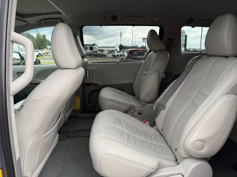 Used 2012 Toyota Sienna XLE FWD image 15