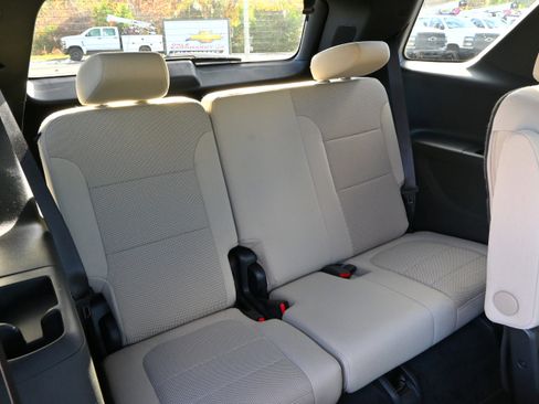 Used 2023 Chevrolet Traverse LT image 10