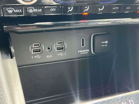 Used 2023 Jeep Grand Cherokee Overland AWD/4WD image 12