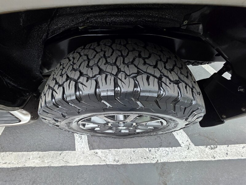 Used 2004 Toyota Land Cruiser w/ Convenience Pkg AWD/4WD image 44