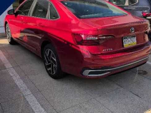 Certified 2022 Volkswagen Jetta SEL FWD image 2