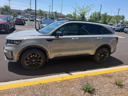 Used 2023 Kia Sorento SX AWD/4WD image 2