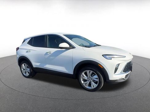 Used 2025 Buick Encore GX Preferred FWD image 2