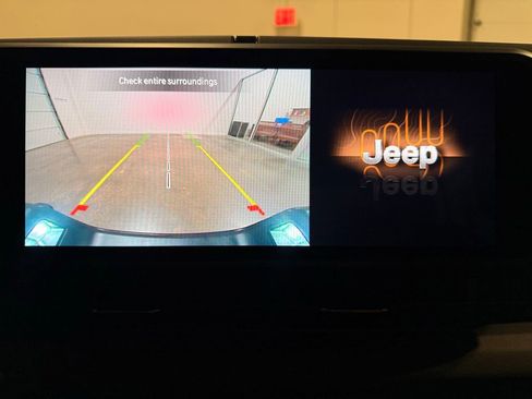 Used 2025 Jeep Gladiator Sport AWD/4WD image 21